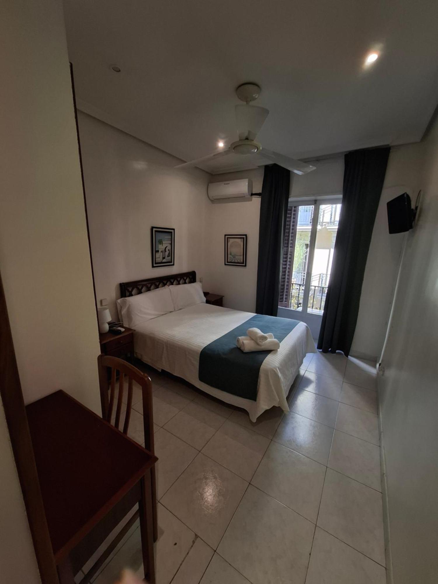 Hostal Villamanez Мадрид Екстериор снимка