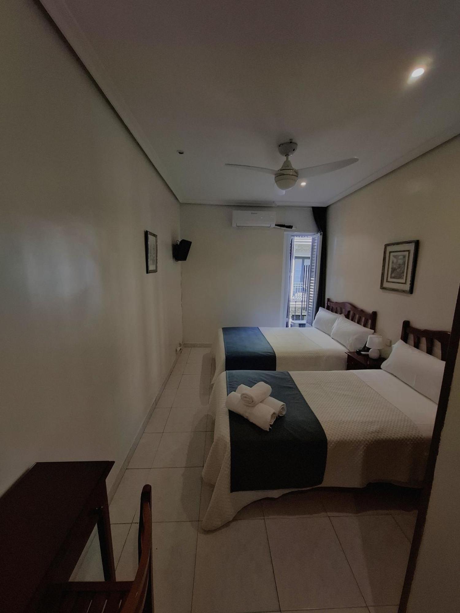 Hostal Villamanez Мадрид Екстериор снимка