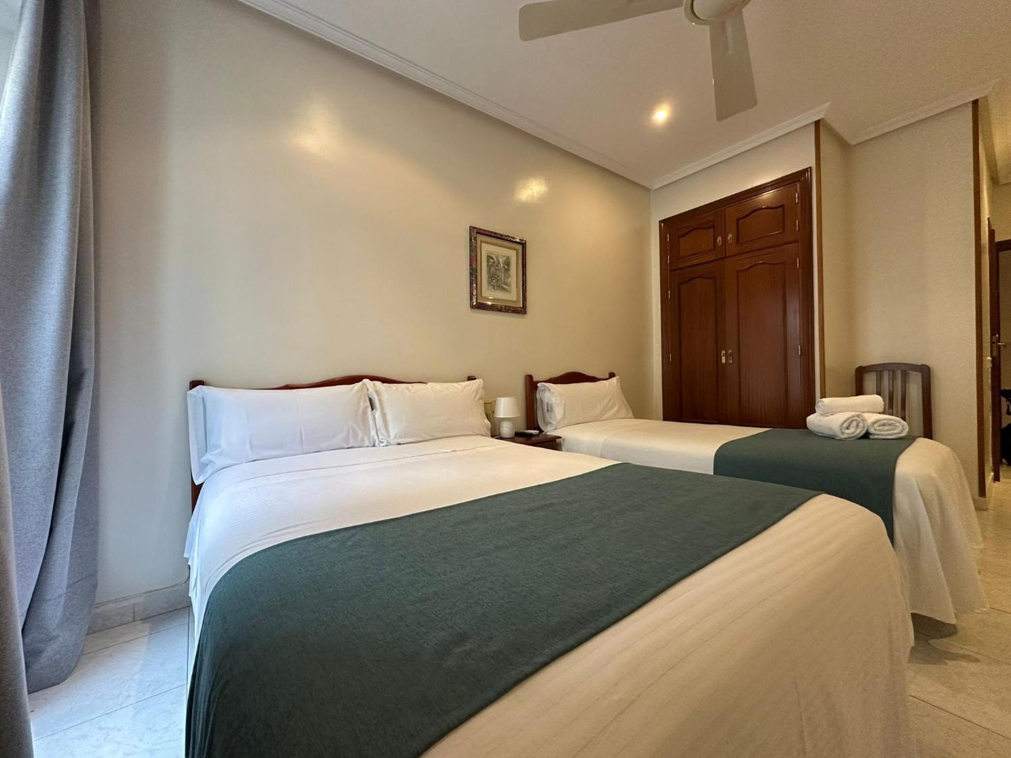 Hostal Villamanez Мадрид Екстериор снимка