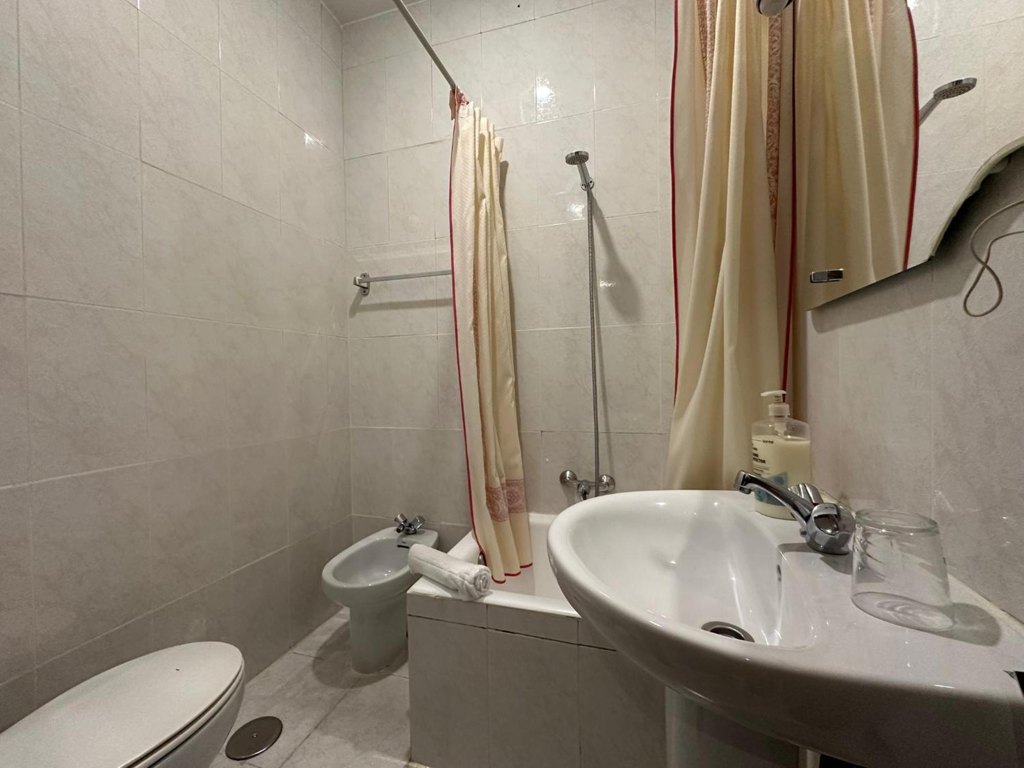 Hostal Villamanez Мадрид Екстериор снимка