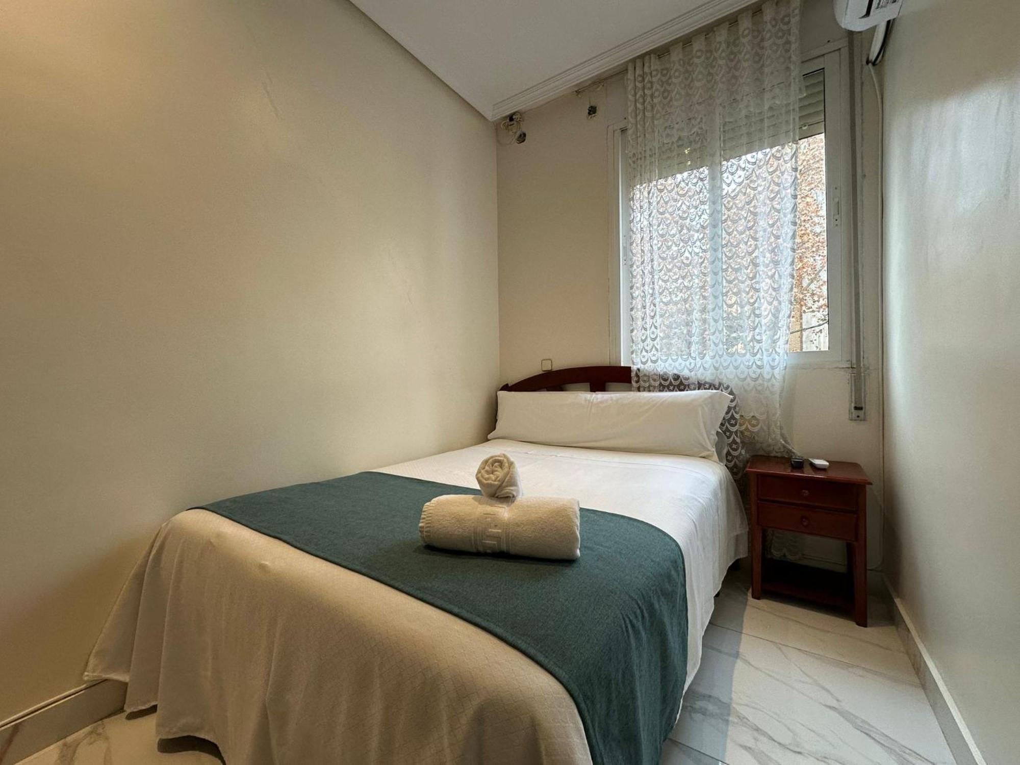Hostal Villamanez Мадрид Екстериор снимка