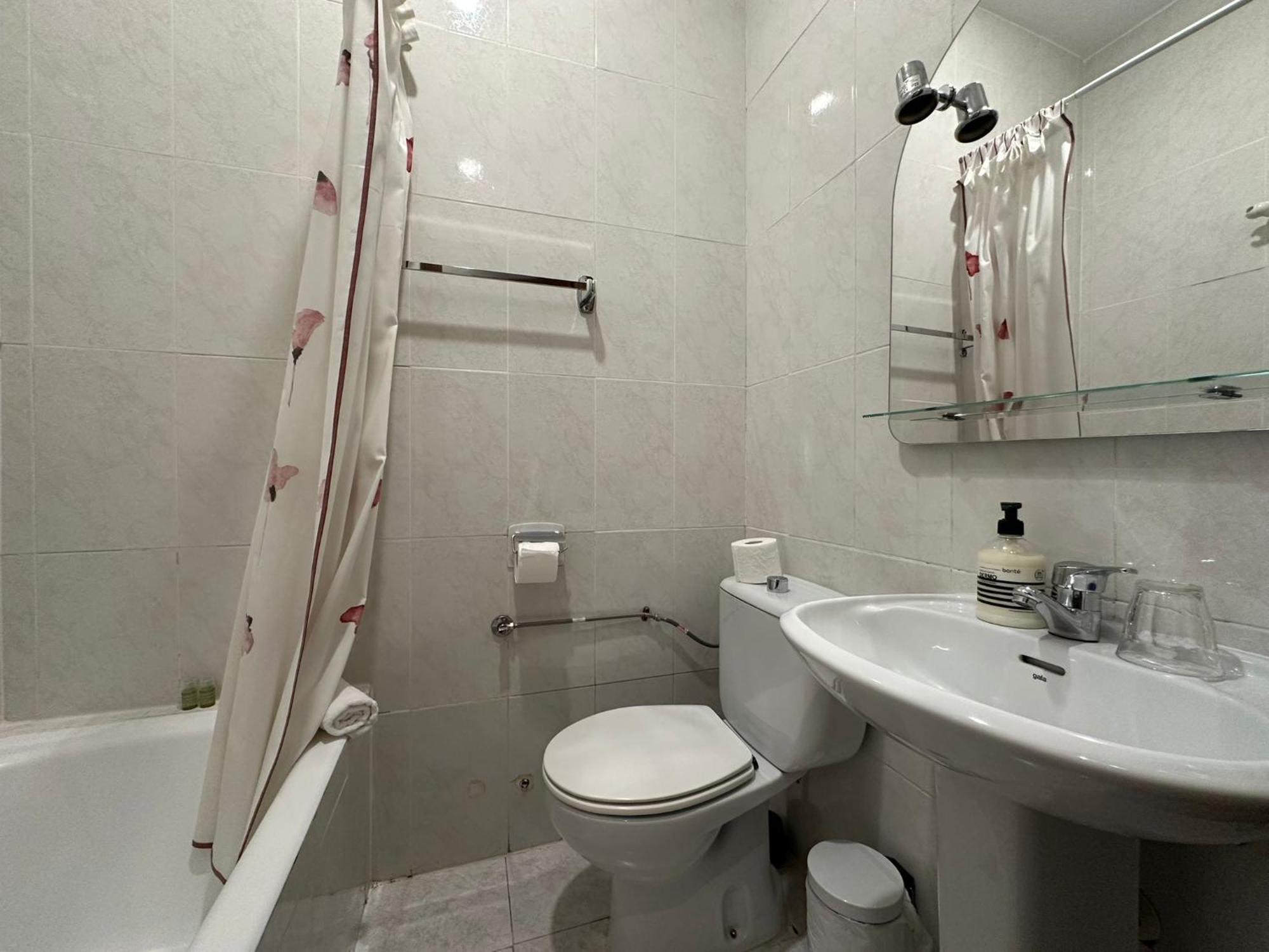 Hostal Villamanez Мадрид Екстериор снимка