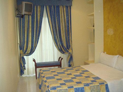 Hostal Villamanez Мадрид Екстериор снимка